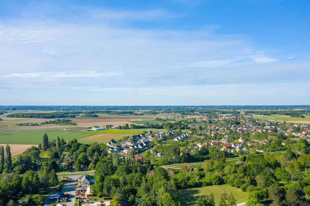 housing and trees on the edge of a town